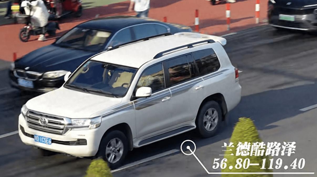 Cảnh đón con ở trường tiểu học quý tộc gây choáng-5