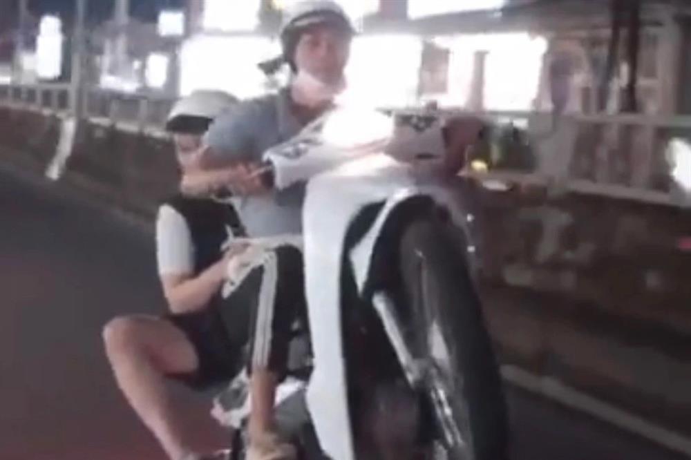 Tạm giam nhóm quái xế bốc đầu, phóng bạt mạng trên phố-2