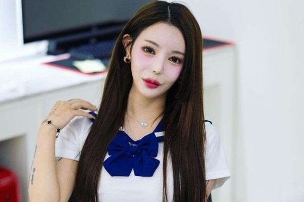 Người mẫu Tiểu Vi bị bạn trai đánh đập dã man trong nhà hàng-3