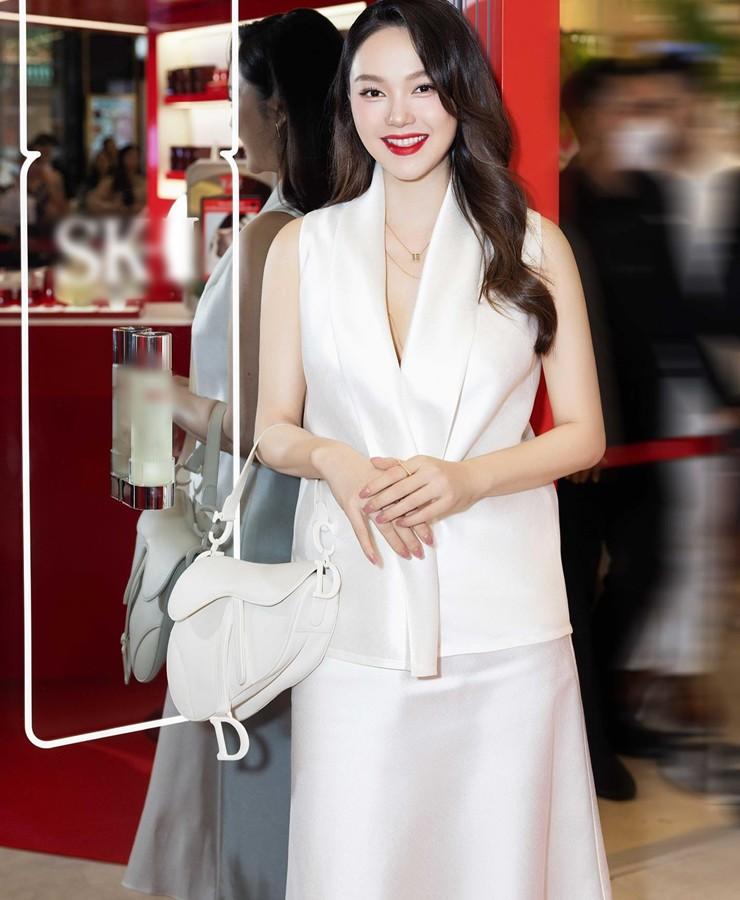 Minh Hằng đẹp rạng ngời, vóc dáng chuẩn gái 1 con trông mòn con mắt-3