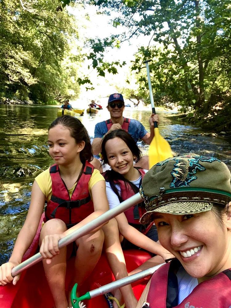 Hồng Nhung tuổi 53 sống hạnh phúc bên bạn trai ngoại quốc và 2 con-8