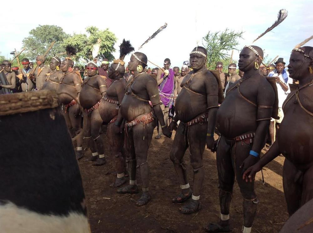 Bộ lạc kỳ lạ tôn vinh đàn ông bụng phệ ở châu Phi-7