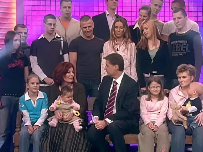 Mẹ đơn thân có 13 đứa con vẫn mang thai bốn ở tuổi 65-1