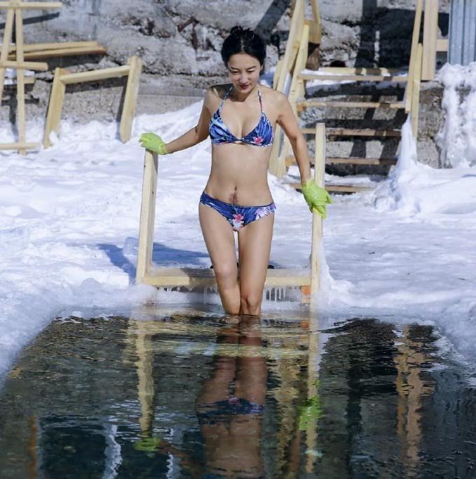 Người phụ nữ 56 tuổi có thân hình khiến những cô gái đôi mươi ghen tỵ-8