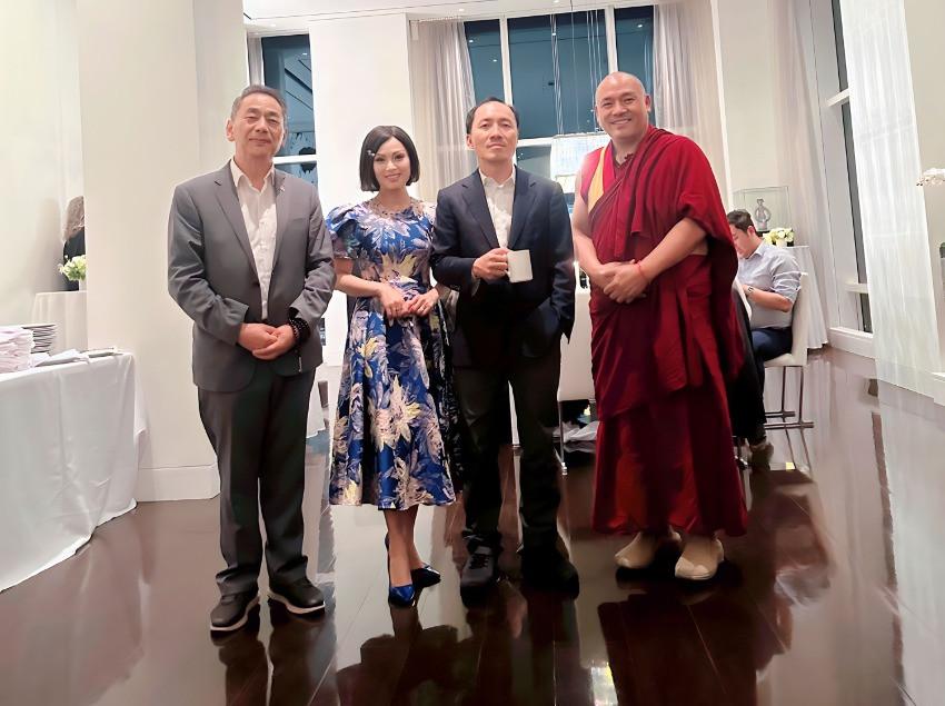 Tỷ phú Chính Chu hộ tống Hà Phương dự sự kiện, đập tan tin đồn rạn nứt-4