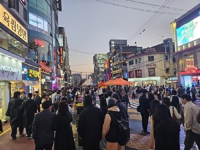 Một lễ hội Halloween lặng lẽ chưa từng thấy ở Hàn Quốc sau thảm kịch giẫm đạp Itaewon-2