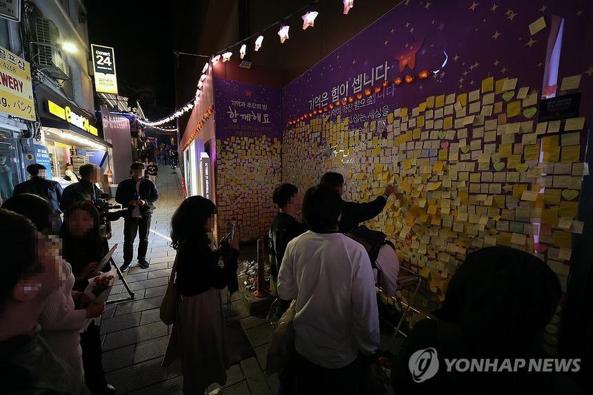 Một lễ hội Halloween lặng lẽ chưa từng thấy ở Hàn Quốc sau thảm kịch giẫm đạp Itaewon-3