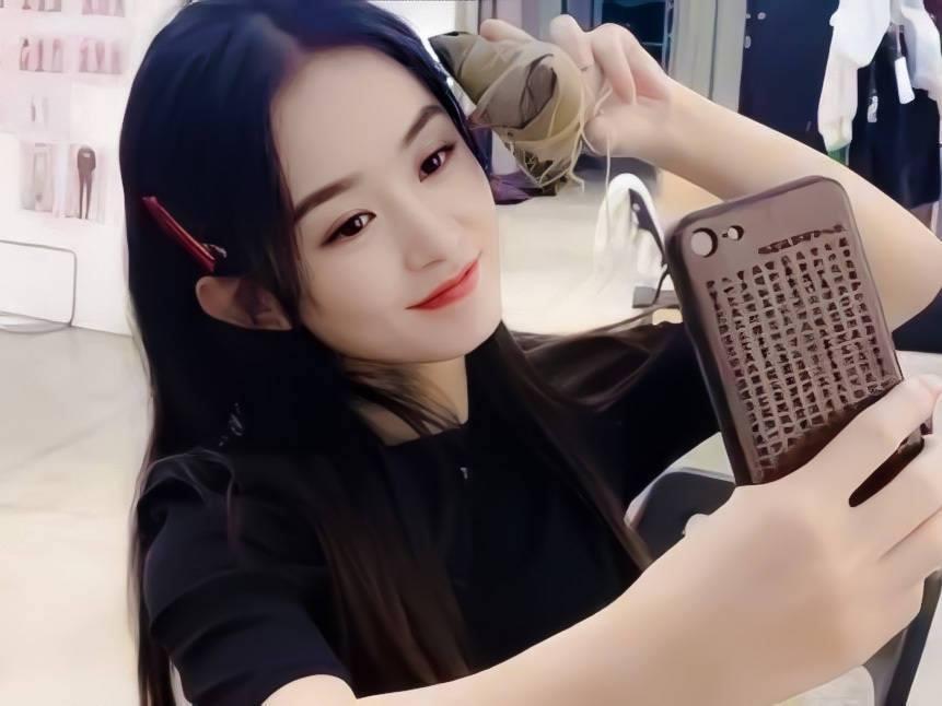 Triệu Lệ Dĩnh bất ngờ bị nhân viên bóc phốt, nhưng vẫn được dân tình yêu mến vì điều này-1