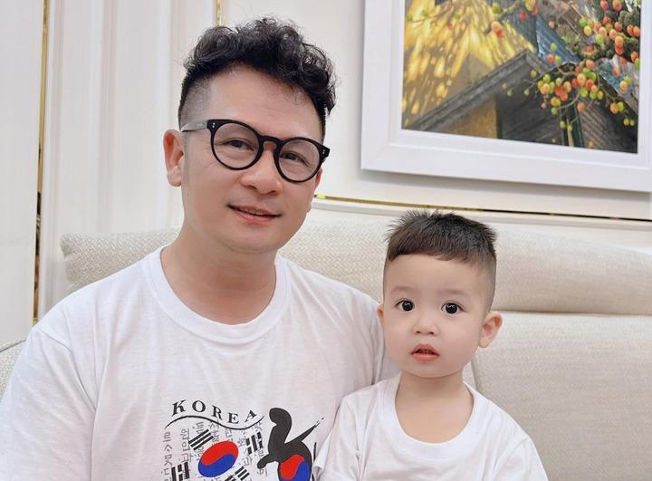 Bằng Kiều khoe khoảnh khắc con trai út lộ rõ năng khiếu âm nhạc-1