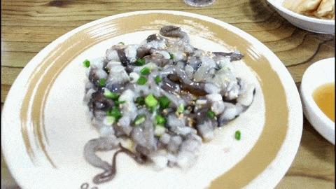 Ăn món khoái khẩu nhưng gây tranh cãi của Hàn Quốc, cụ ông mắc nghẹn tử vong-2