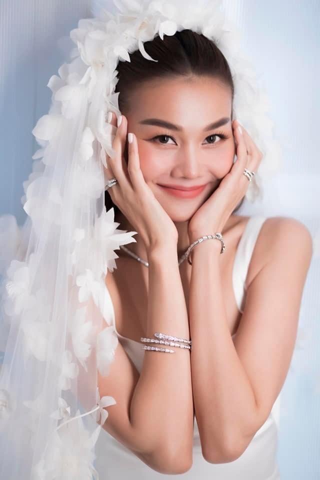 Thanh Hằng đẹp như công chúa, hạnh phúc bên chồng nhạc trưởng-8