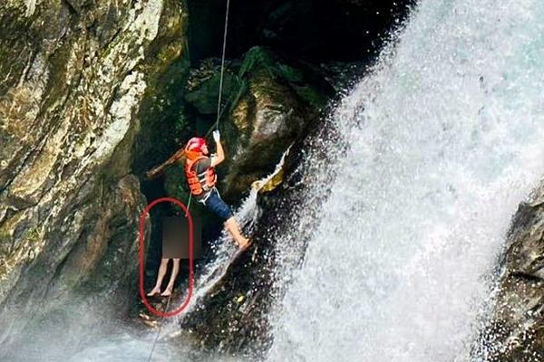 Cảnh sát giải cứu phượt thủ nước ngoài bị đi lạc trong rừng ở Cao Bằng-2