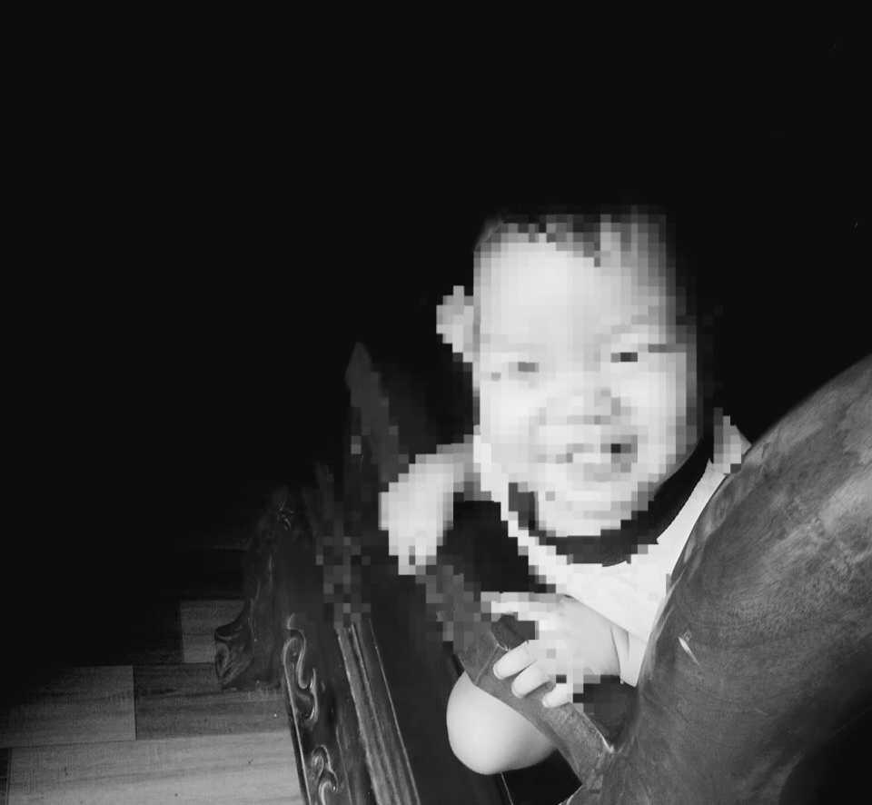 Bé 22 tháng tuổi mất tích được phát hiện tử vong dưới mương nước gần nhà-1