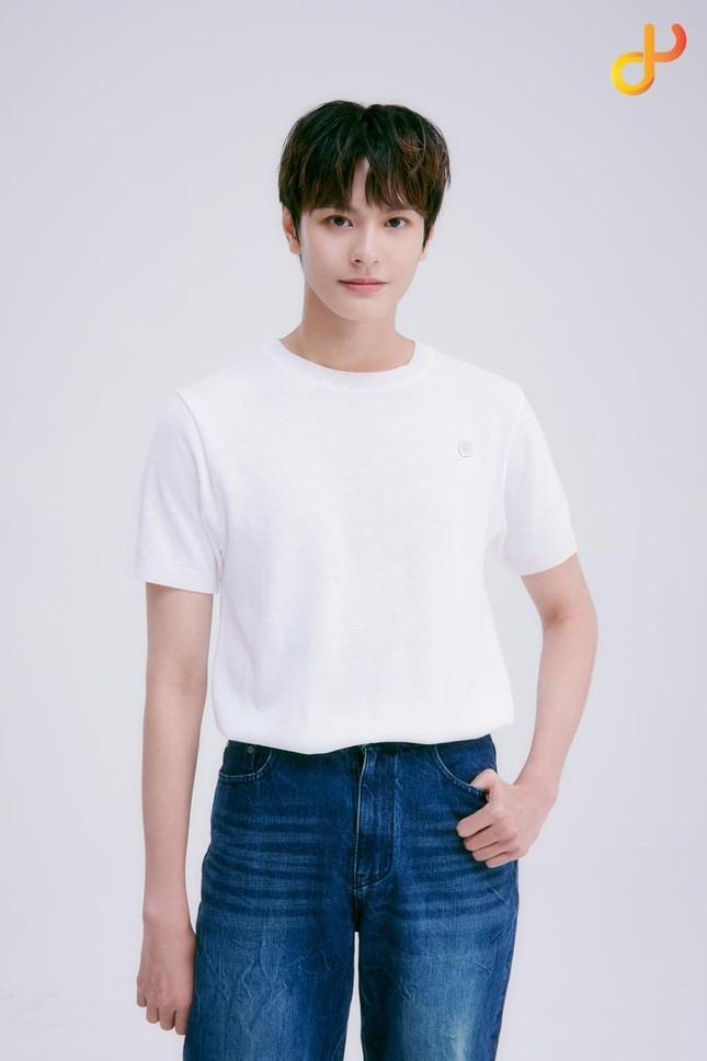 Nam sinh cao 1,8 m THPT chuyên Lê Hồng Phong ký hợp đồng làm thần tượng ở Hàn Quốc-2