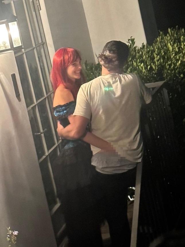 Bức ảnh nhạy cảm của Leonardo DiCaprio và bạn gái kém 24 tuổi-1