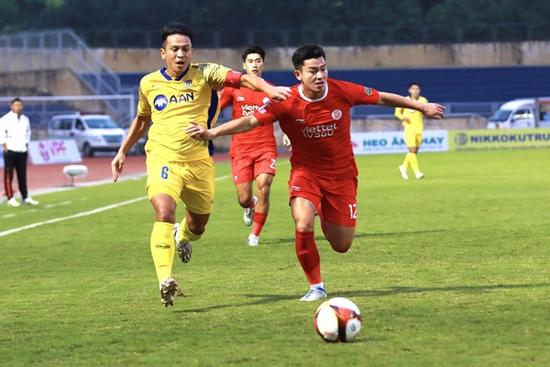 Tuyển Việt Nam: Ông Troussier vui ít, lo nhiều