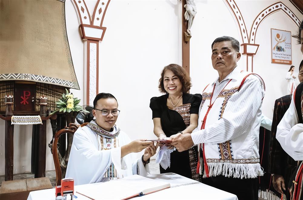 Siu Black: Bị bệnh nặng 10 ngày, truyền nước thì máu chảy ngược ra-1