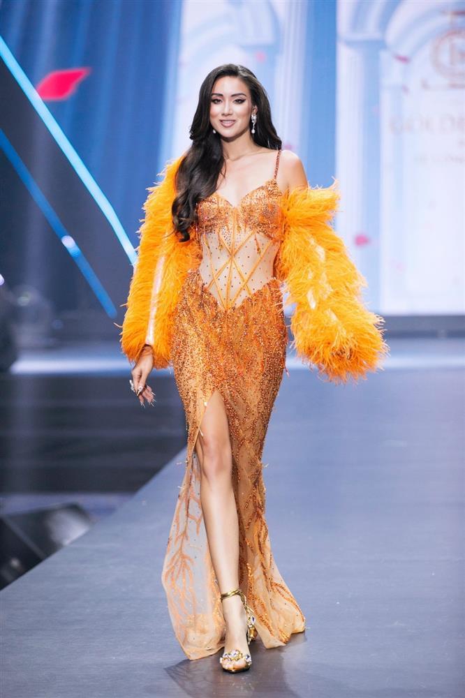 Vũ Thu Phương, Khánh Vân diện trang phục nặng chục kg-11