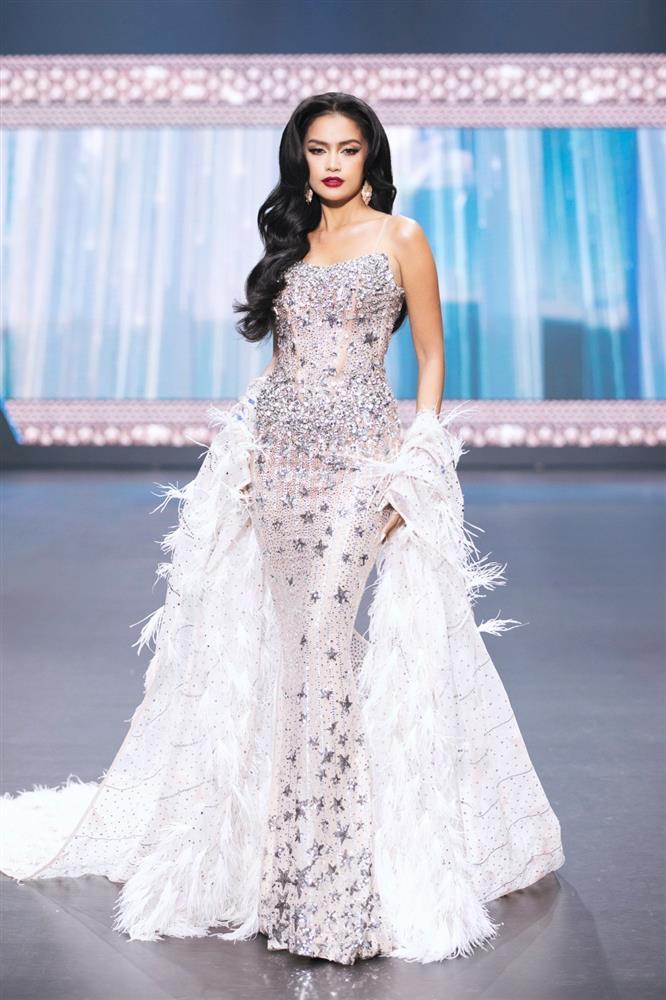 Vũ Thu Phương, Khánh Vân diện trang phục nặng chục kg-16