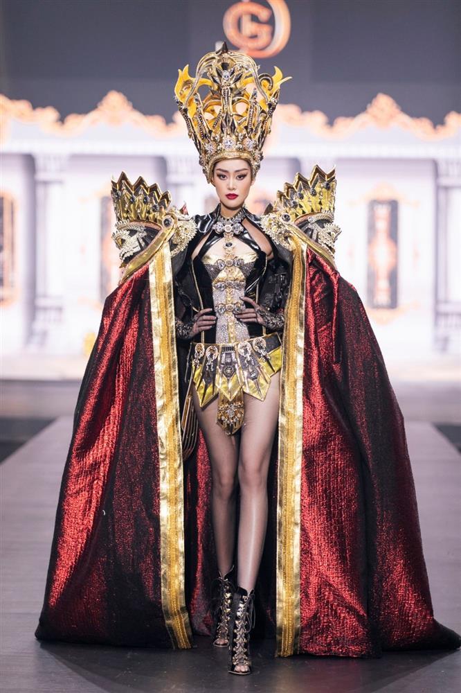 Vũ Thu Phương, Khánh Vân diện trang phục nặng chục kg-21