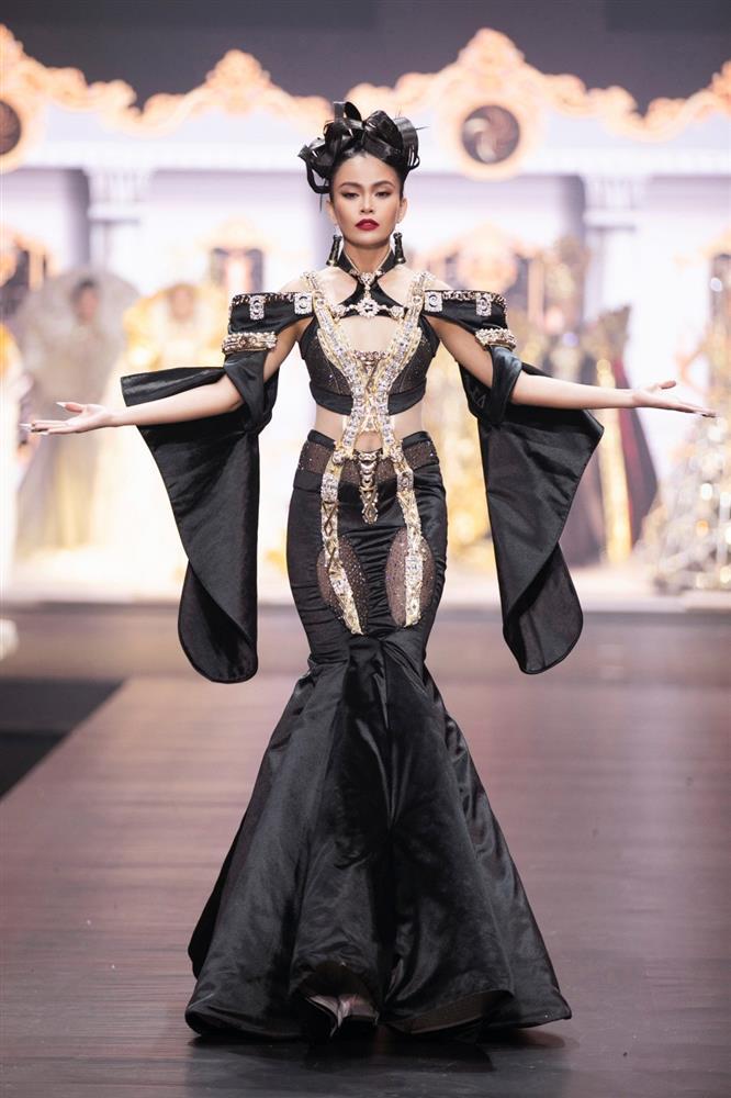 Vũ Thu Phương, Khánh Vân diện trang phục nặng chục kg-22