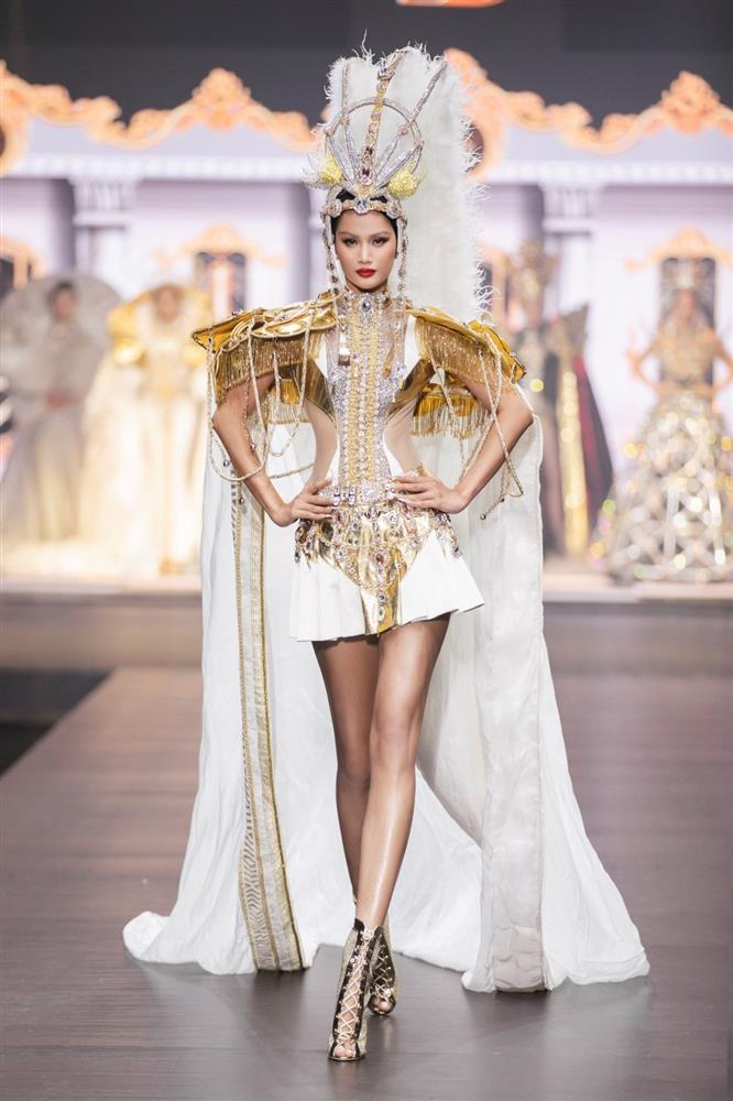 Vũ Thu Phương, Khánh Vân diện trang phục nặng chục kg-27