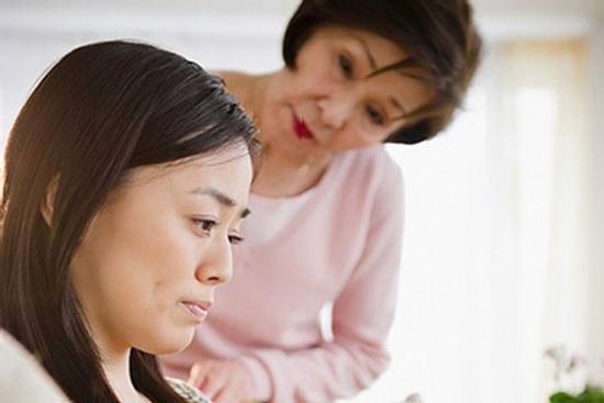 Một tuần sau đám cưới, tôi sốc khi bị mẹ chồng đòi số vàng đã tặng