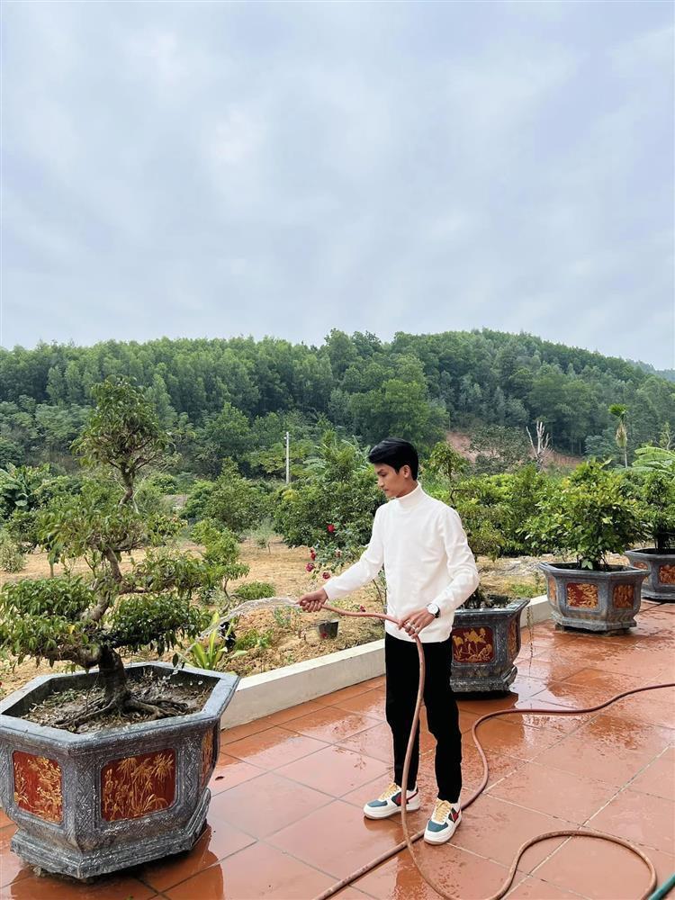 Sao Việt báo hiếu: Phong cách đối lập nhà Hòa Minzy và Mạc Văn Khoa tặng bố mẹ-3