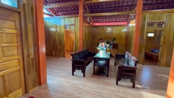 Sao Việt báo hiếu: Phong cách đối lập nhà Hòa Minzy và Mạc Văn Khoa tặng bố mẹ-6