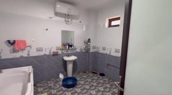 Sao Việt báo hiếu: Phong cách đối lập nhà Hòa Minzy và Mạc Văn Khoa tặng bố mẹ-9