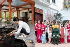 Sao Việt báo hiếu: Phong cách đối lập nhà Hòa Minzy và Mạc Văn Khoa tặng bố mẹ