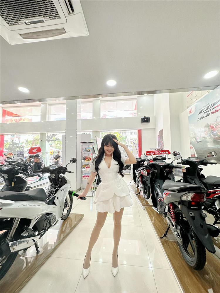 Bị chê quá mập tại Chị Đẹp Đạp Gió Rẽ Sóng, sắc vóc đời thực của Thái Trinh thế nào?-8