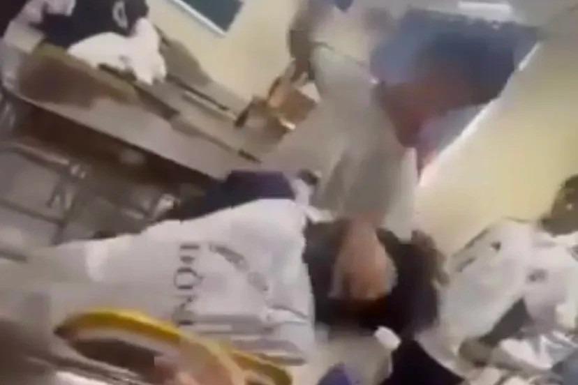 Sẽ khiển trách học sinh đứng xem bạn đánh nhau nhưng không can ngăn-1