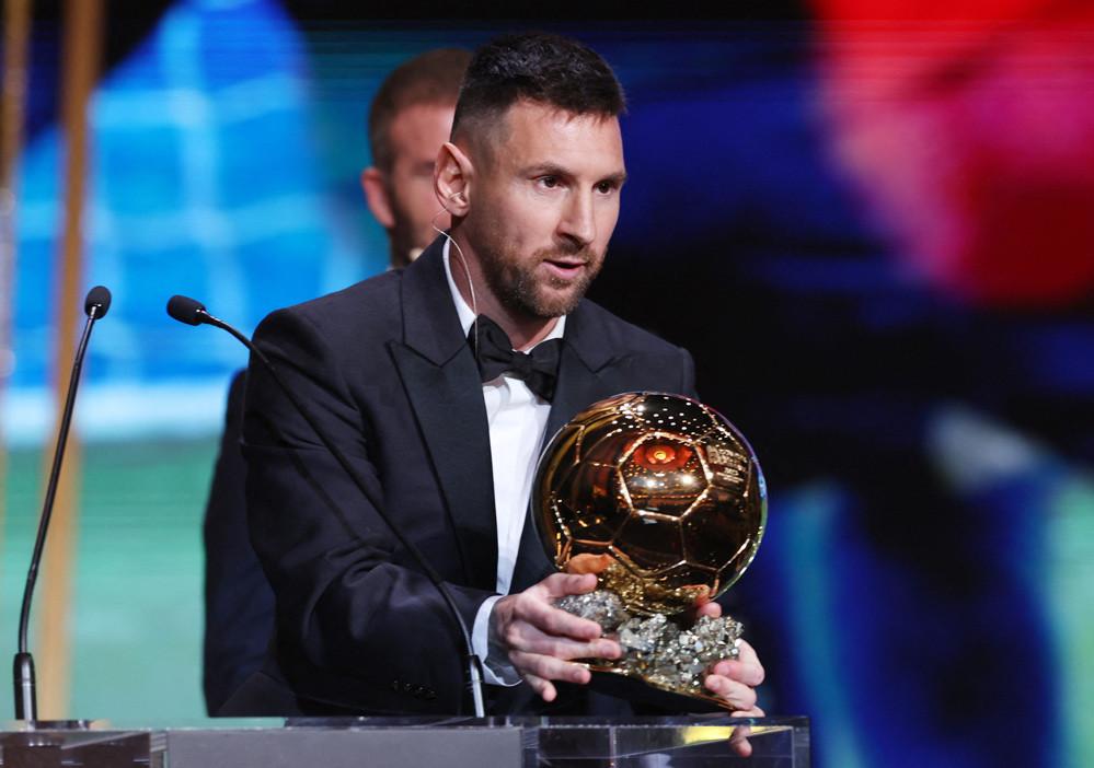 Messi tặng ngay Quả bóng vàng cho con trai-2