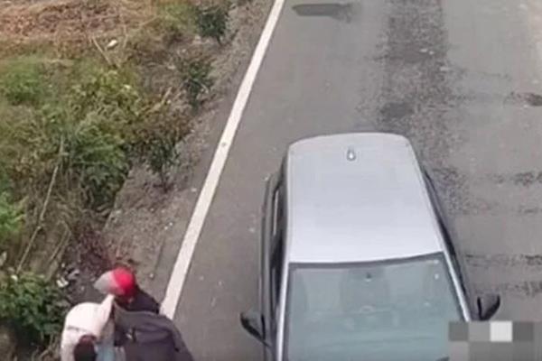 Tranh cãi việc ông nội cai nghiện điện thoại cho cháu bằng vật dụng không ai ngờ-3