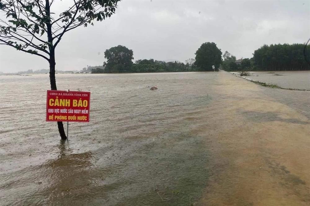 Một học sinh tử vong, gần 30.000 em nghỉ học, nhiều trường hư hỏng vì lũ-1