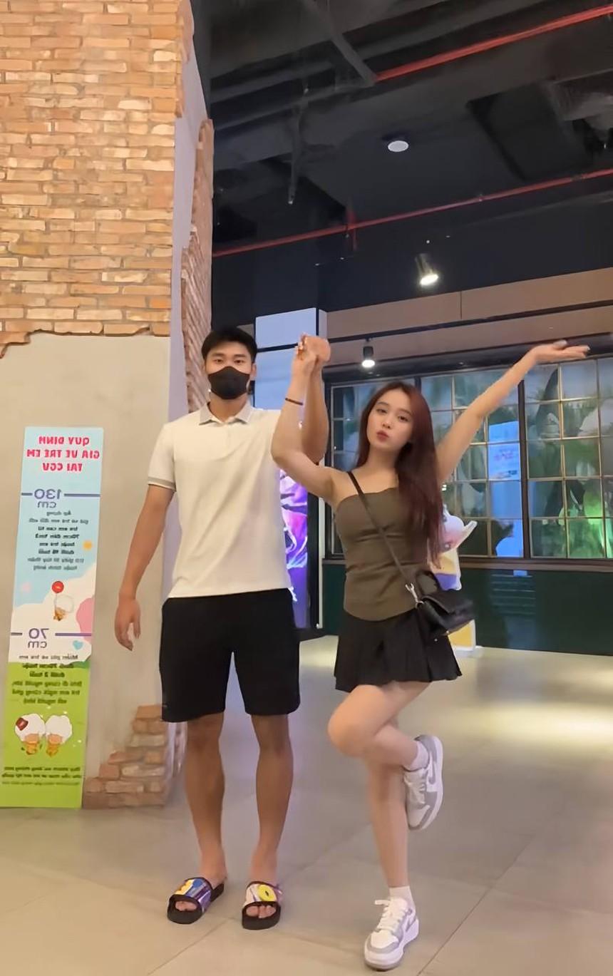 Bạn gái hóa thiên thần gợi cảm đón Halloween, Nhâm Mạnh Dũng có phản ứng bất ngờ-4