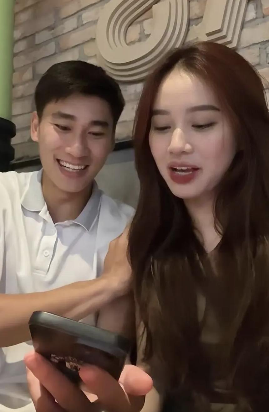 Bạn gái hóa thiên thần gợi cảm đón Halloween, Nhâm Mạnh Dũng có phản ứng bất ngờ-3