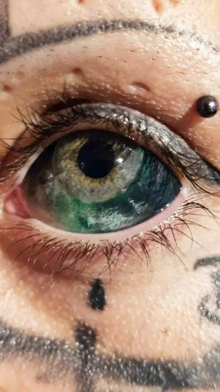 Cô gái khiến nhiều người sợ hãi khi phẫu thuật 20 lần để biến hình thành mèo-3