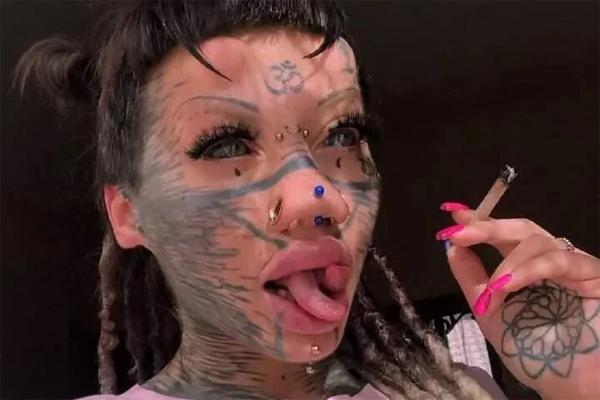 Mèo làm đổ gương, cô gái đang nằm ngủ có hành động nhanh như điện-3