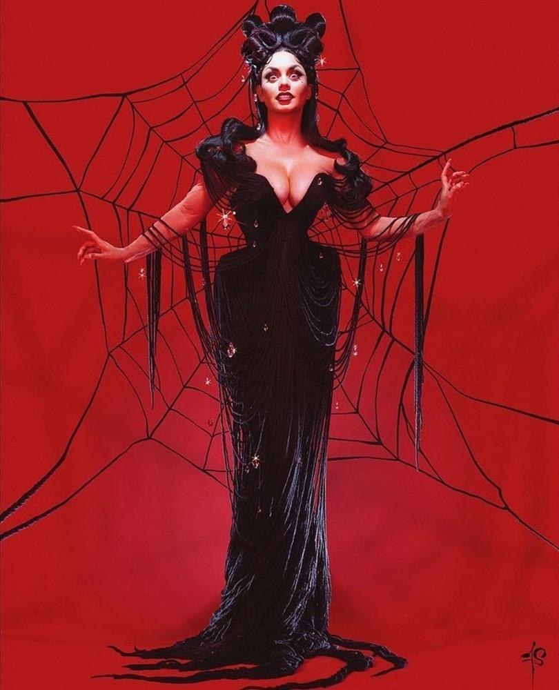 Biến thành sâu, miếng bánh: Dàn sao thế giới làm đủ trò vào dịp Halloween-9