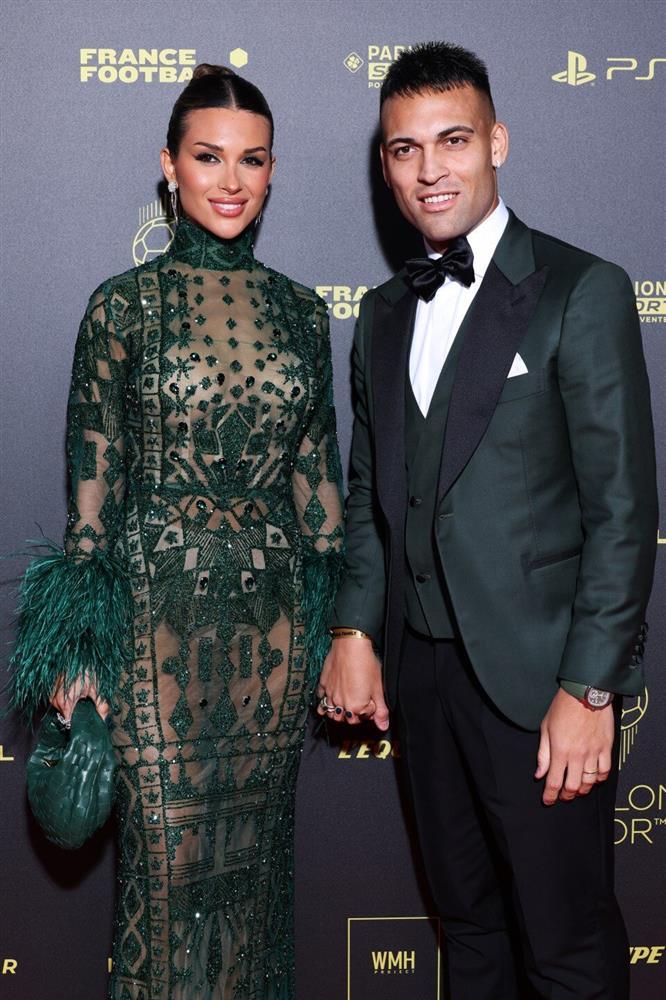 Haaland khoe bạn gái xinh đẹp trên thảm đỏ Ballon dOr-9