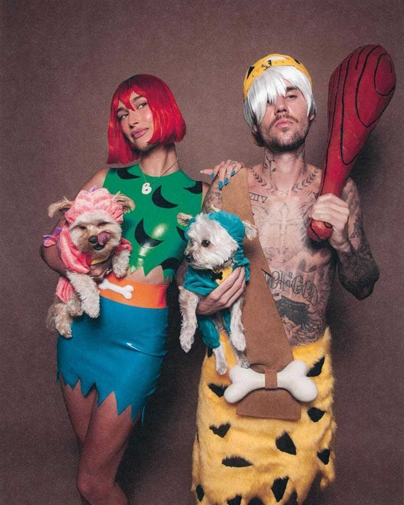 Ảnh nội y của vợ Justin Bieber trong dịp Halloween gây bão mạng-6