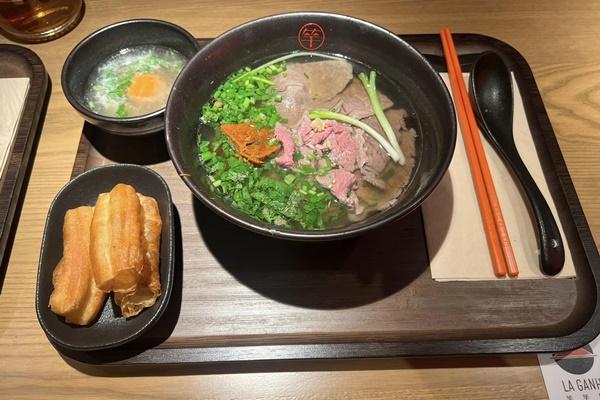 Phở quán Chi Pu bị chê quá mặn-6