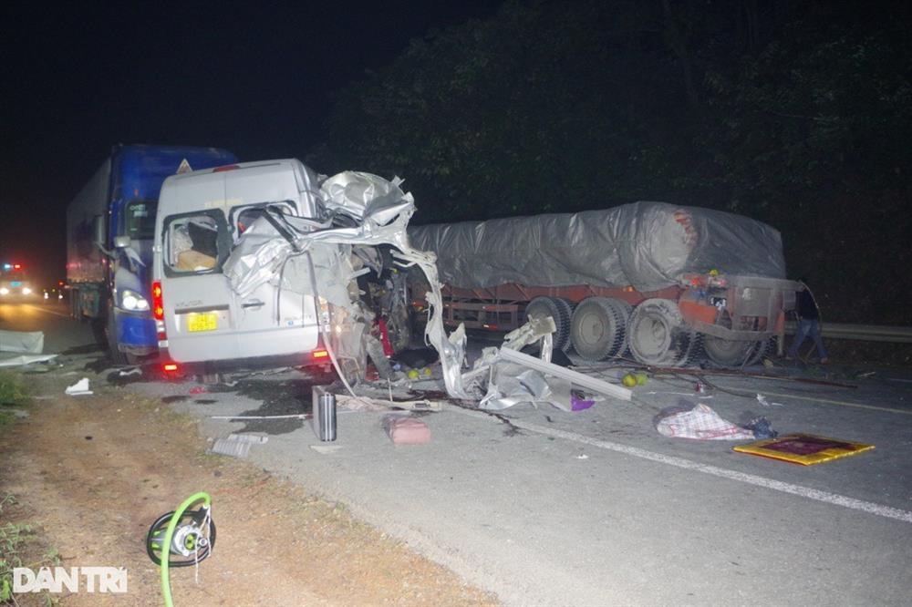 Vụ tai nạn 5 người chết ở Lạng Sơn: Tài xế ô tô 16 chỗ khai gì?-2