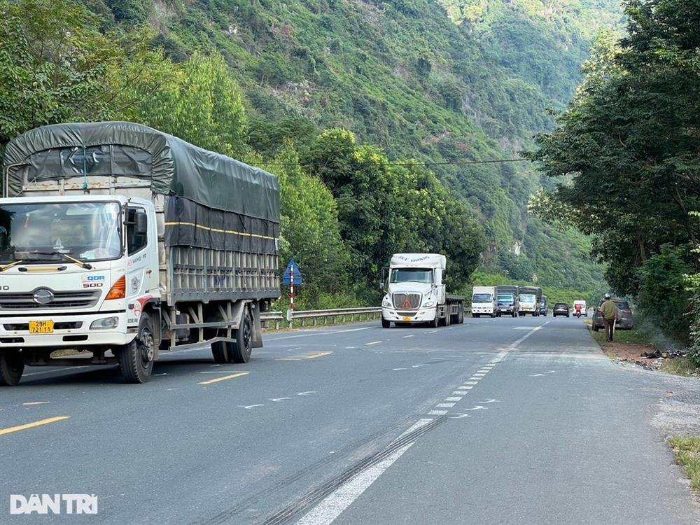 Vụ tai nạn 5 người chết ở Lạng Sơn: Tài xế ô tô 16 chỗ khai gì?-5