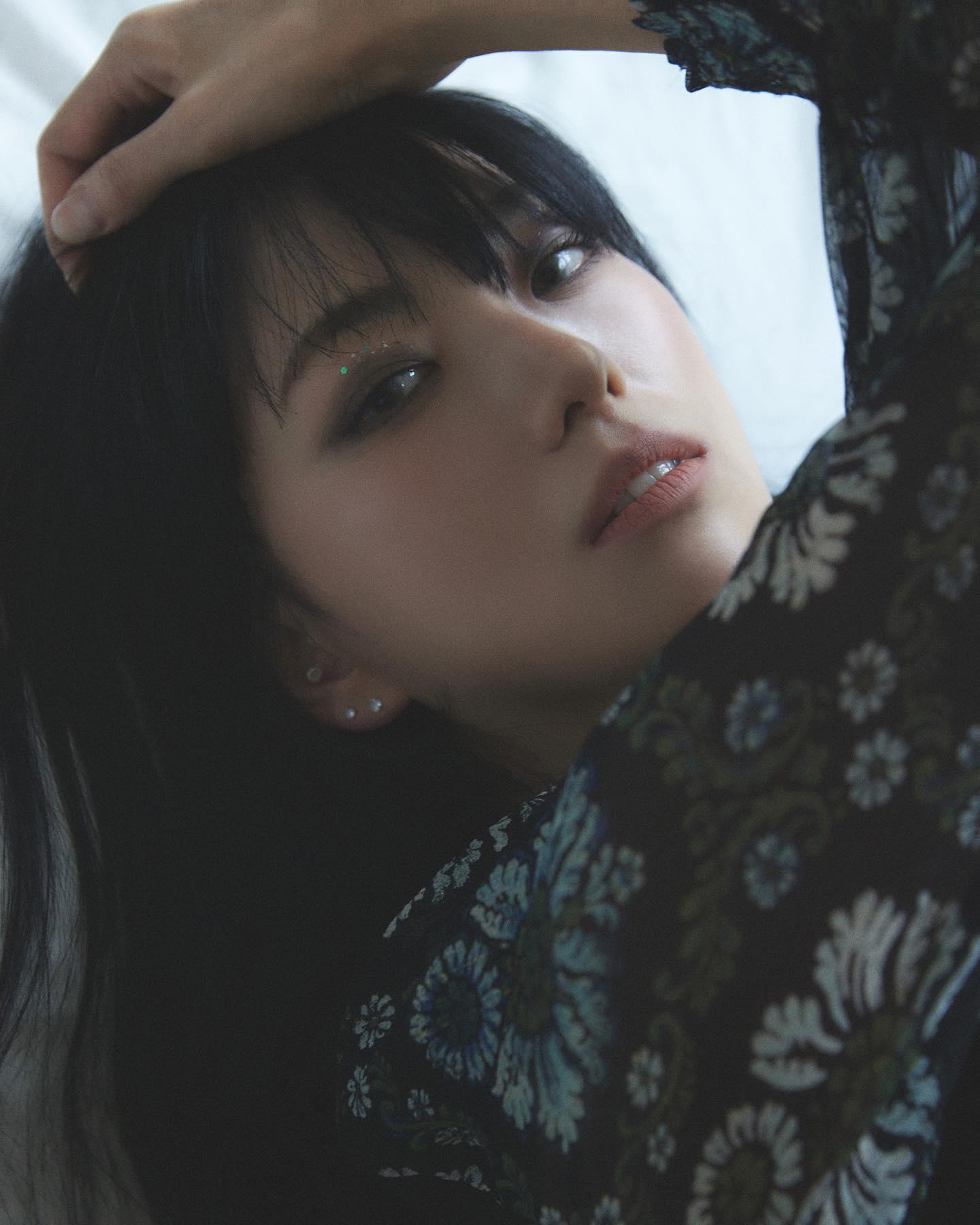 Không nhận ra chị gái Jisoo với kiểu makeup hắc hóa-3