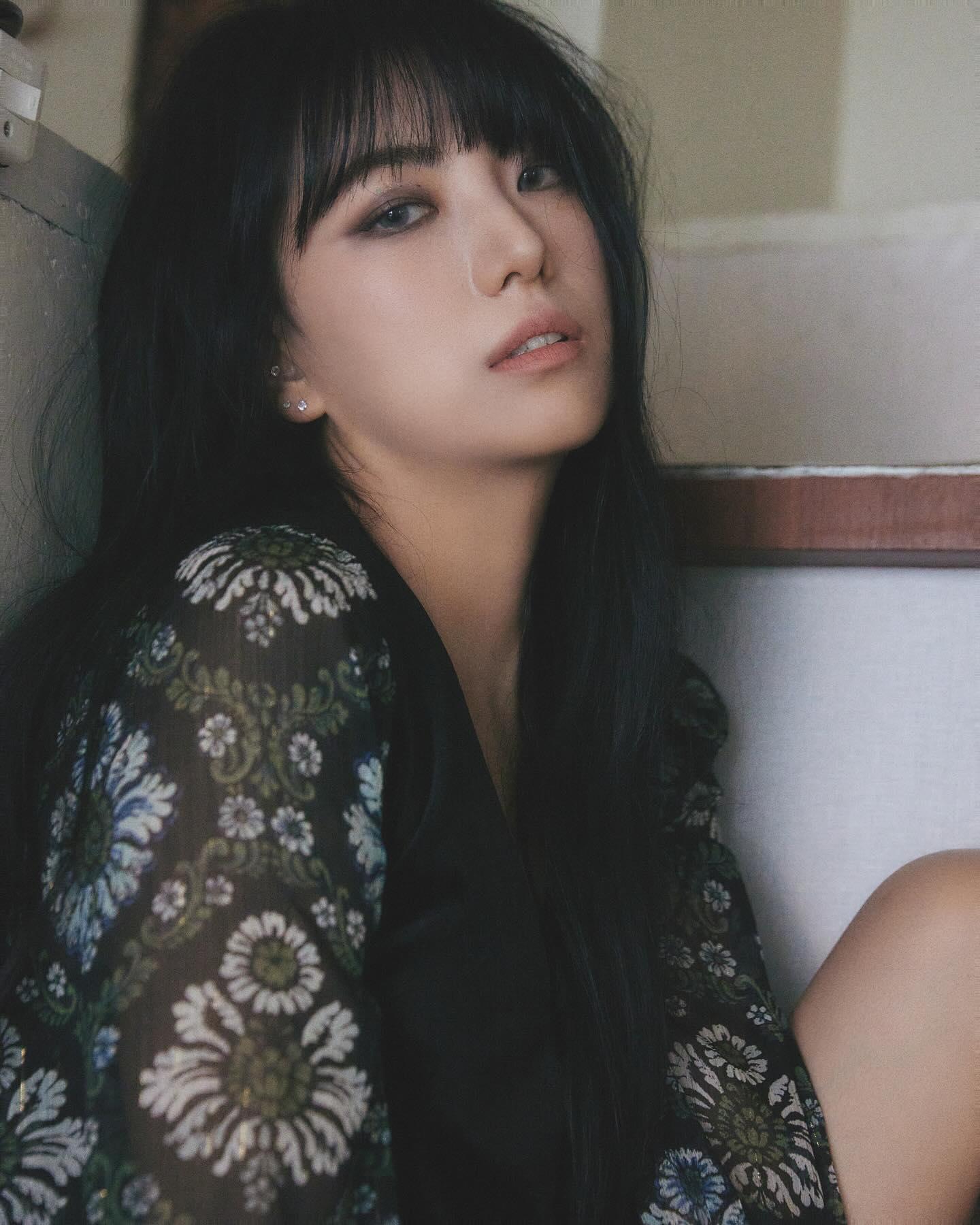 Không nhận ra chị gái Jisoo với kiểu makeup hắc hóa-2