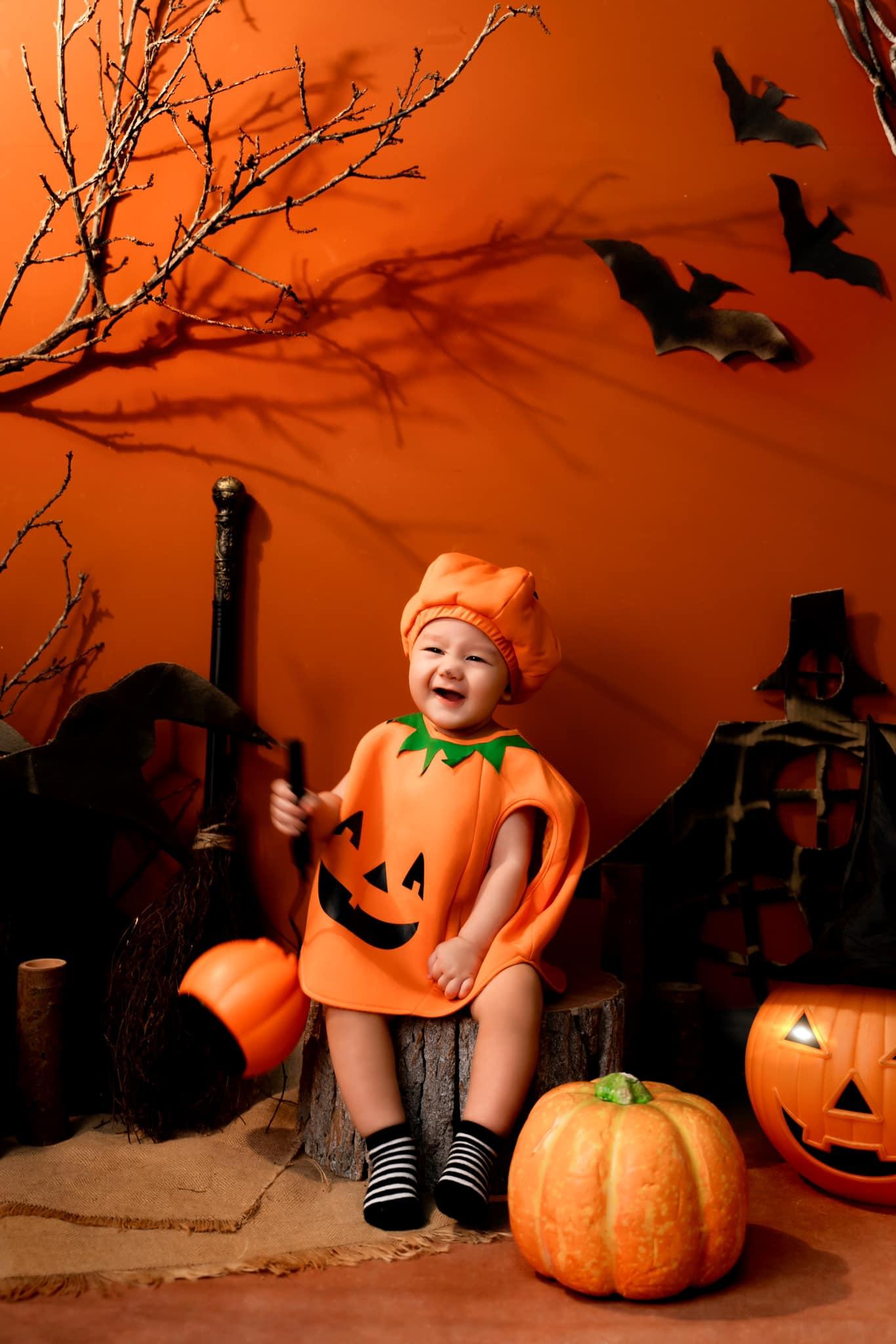 Con của các tuyển thủ nổi tiếng tuyển Việt Nam tưng bừng đón Halloween-3