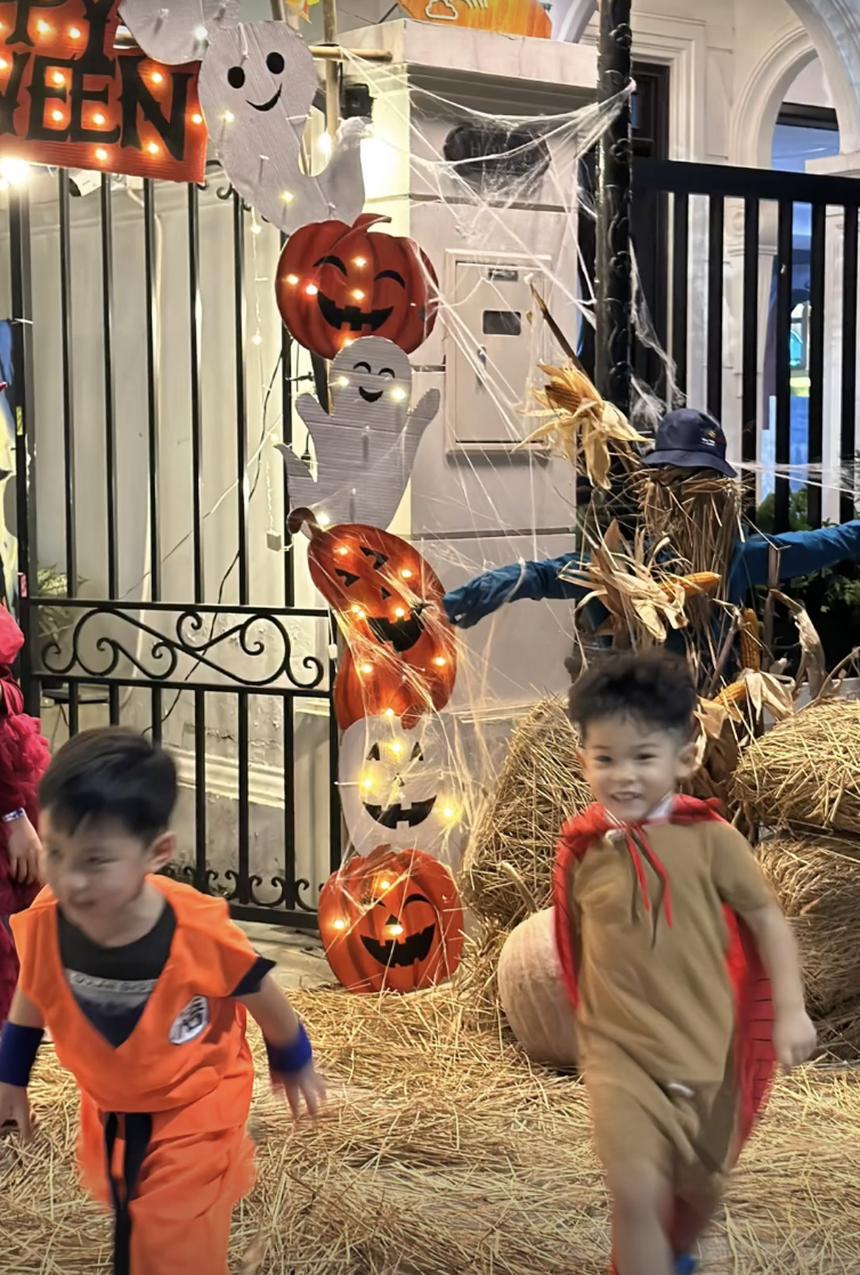 Con của các tuyển thủ nổi tiếng tuyển Việt Nam tưng bừng đón Halloween-7